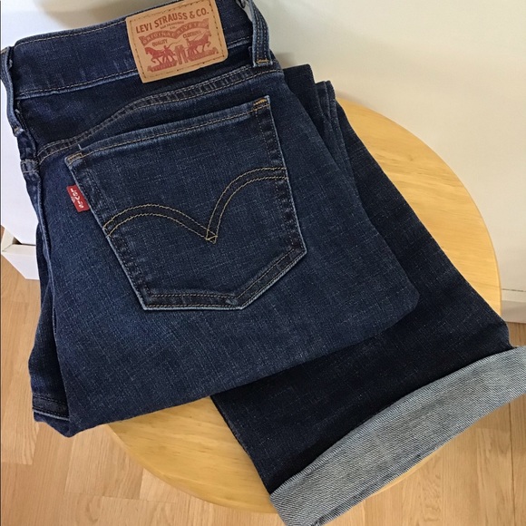 Levi's Denim - Like New! Women’s Levi’s Classic Capris 27